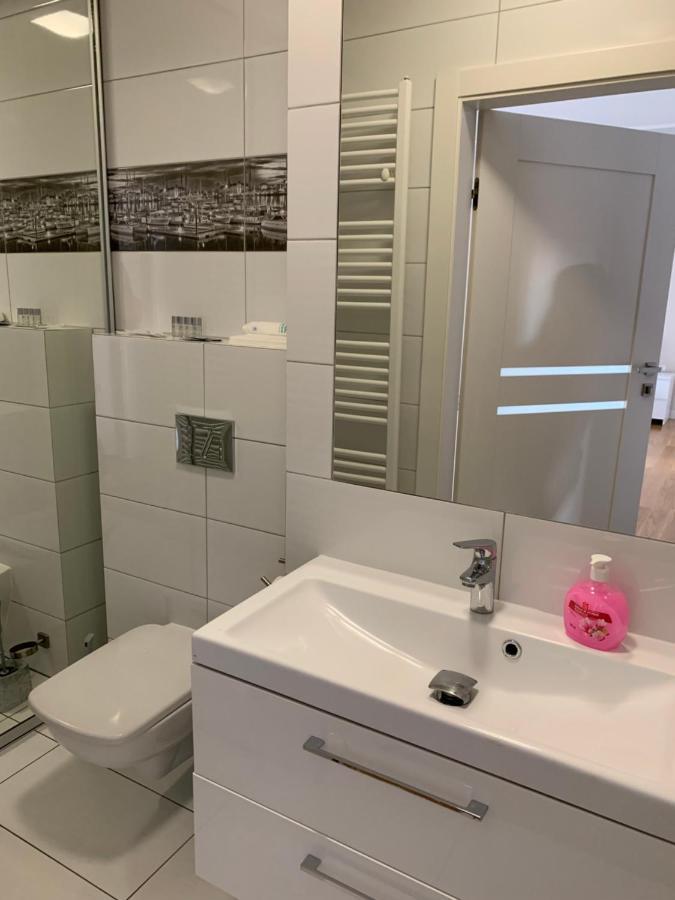 Apartamenty Centrum Nad Motlawa Z Widokiem Na Patio Z Balkonem Danzica Esterno foto
