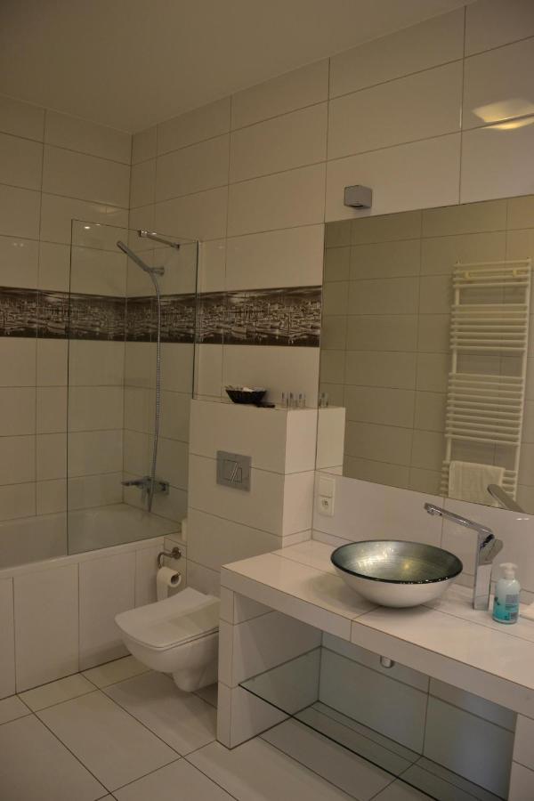 Apartamenty Centrum Nad Motlawa Z Widokiem Na Patio Z Balkonem Danzica Esterno foto