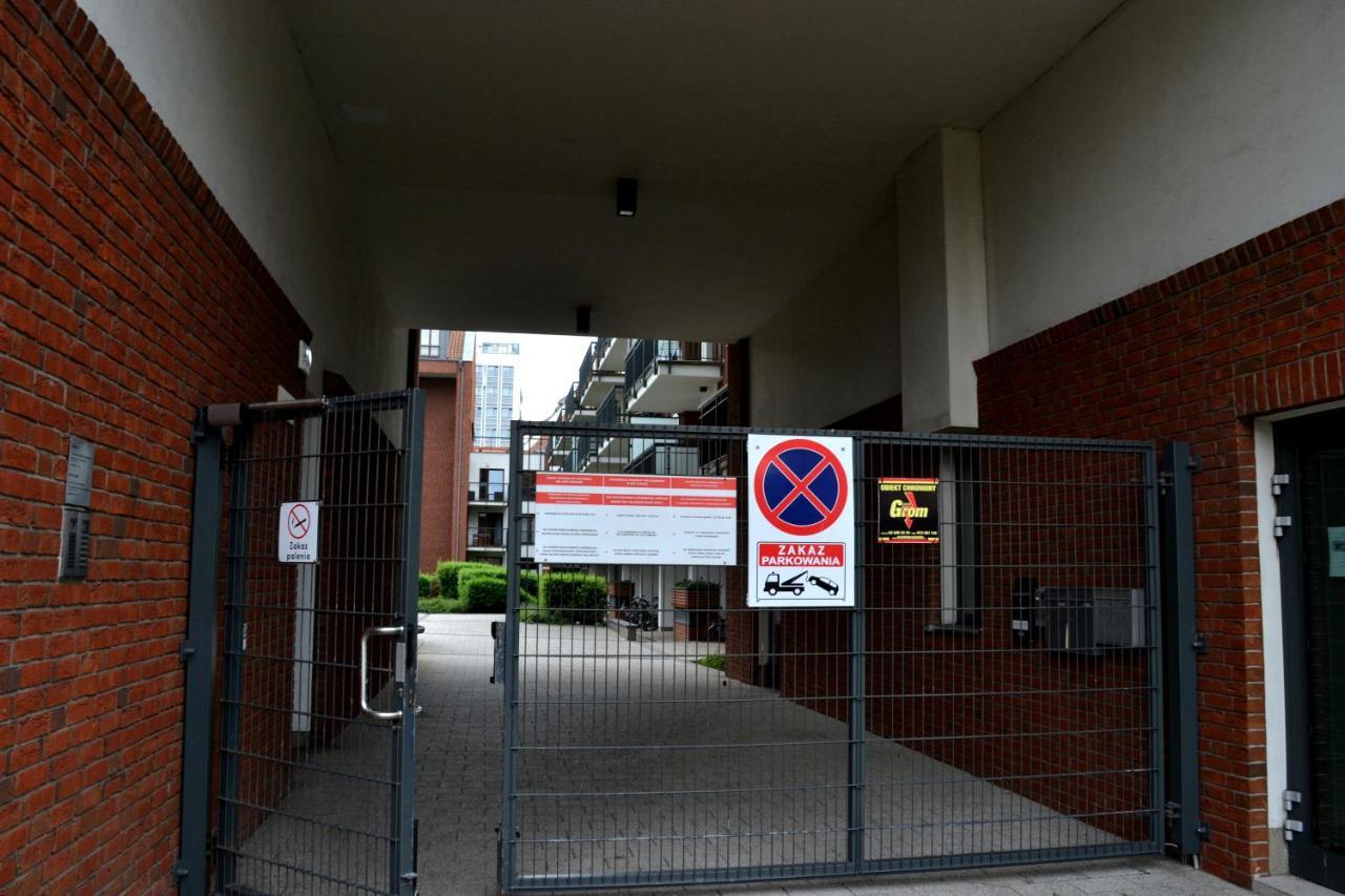 Apartamenty Centrum Nad Motlawa Z Widokiem Na Patio Z Balkonem Danzica Esterno foto