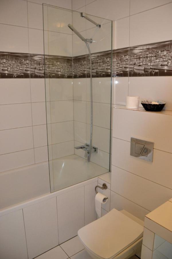 Apartamenty Centrum Nad Motlawa Z Widokiem Na Patio Z Balkonem Danzica Esterno foto