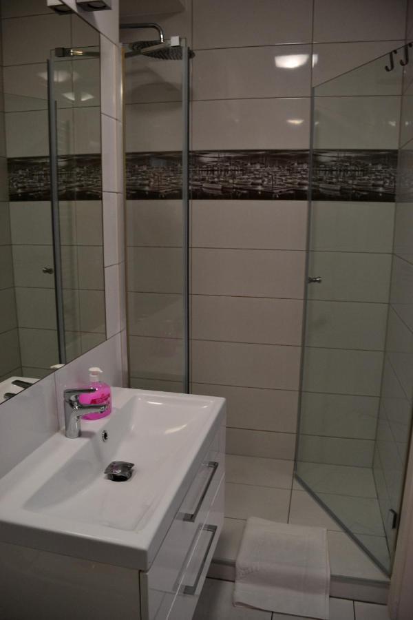 Apartamenty Centrum Nad Motlawa Z Widokiem Na Patio Z Balkonem Danzica Esterno foto